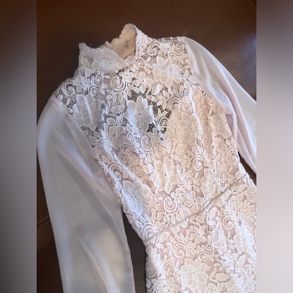 Bebe Lace Romper Lined Light Pink Long Sleeves Shorts Size XS - Picture 2 of 8